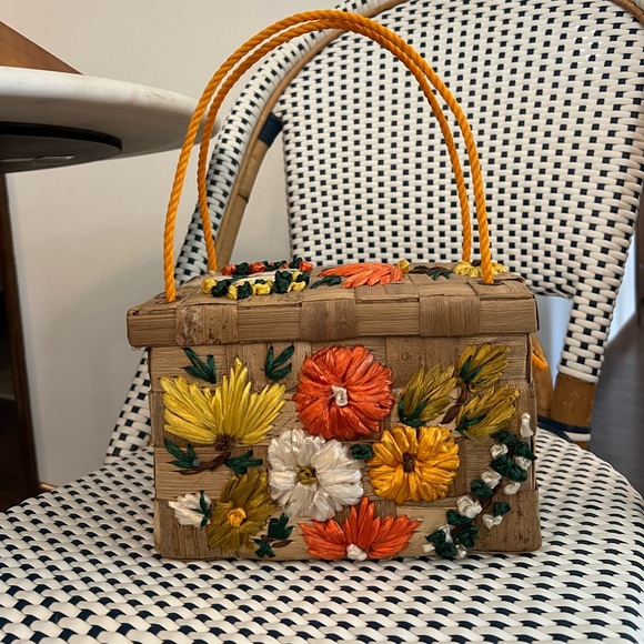 Vintage embroidered basket bag! - Picture 1 of 6